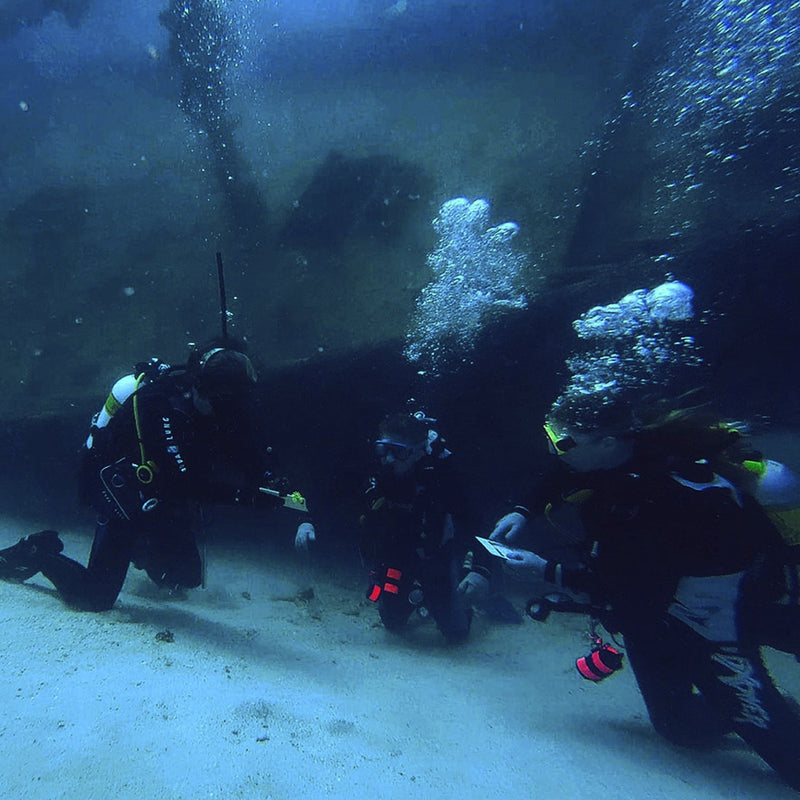 dxdivers advanced open water scuba camp, kids executing their wreck drawing underwater